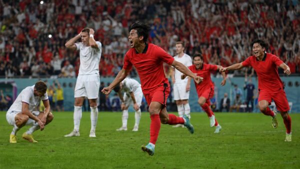 ワールドカップ2026グループAで韓国がチェコ戦の逆転勝利を喜ぶサッカー選手たち